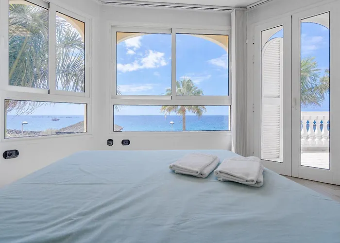 Cristianos Βίλα *